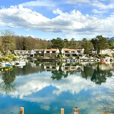 Сasa de vacaciones Maison Dans La Marina De Port Ripaille Avec Place De Bateau Pieds Dans L Eau *