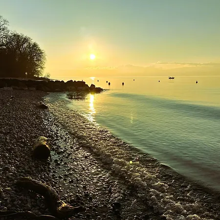 Maison Dans La Marina De Port Ripaille Avec Place De Bateau Pieds Dans L Eau *